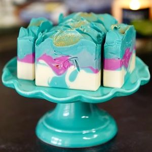 3 PURPLE WHITE AND GREEN SWIRLS HANDMADE ARTISAN SOAPS: GREEN CADEAU